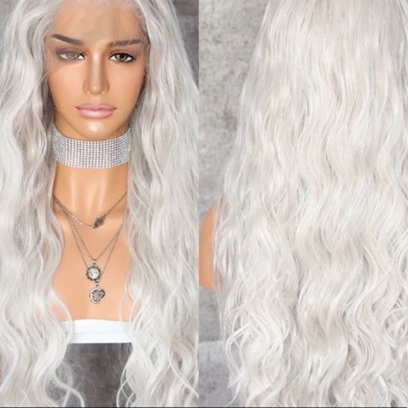 - 💫24” WHITE BLONDEMIDDLE PART WAVY LACE FRONT WIG💫 *NWT*🆕